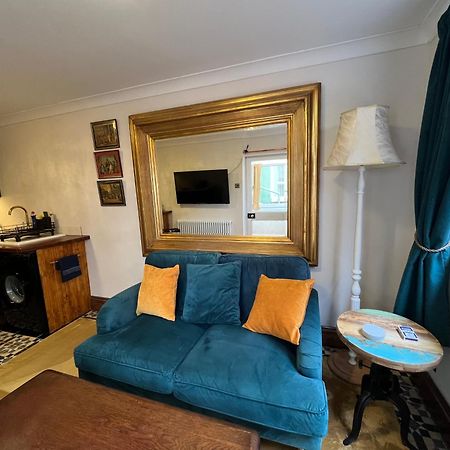 Captain'S Nook, Luxurious Victorian Apartment With Four Poster Bed And Private Parking Only 8 Minutes Walk To The Historic Harbour Brixham Extérieur photo