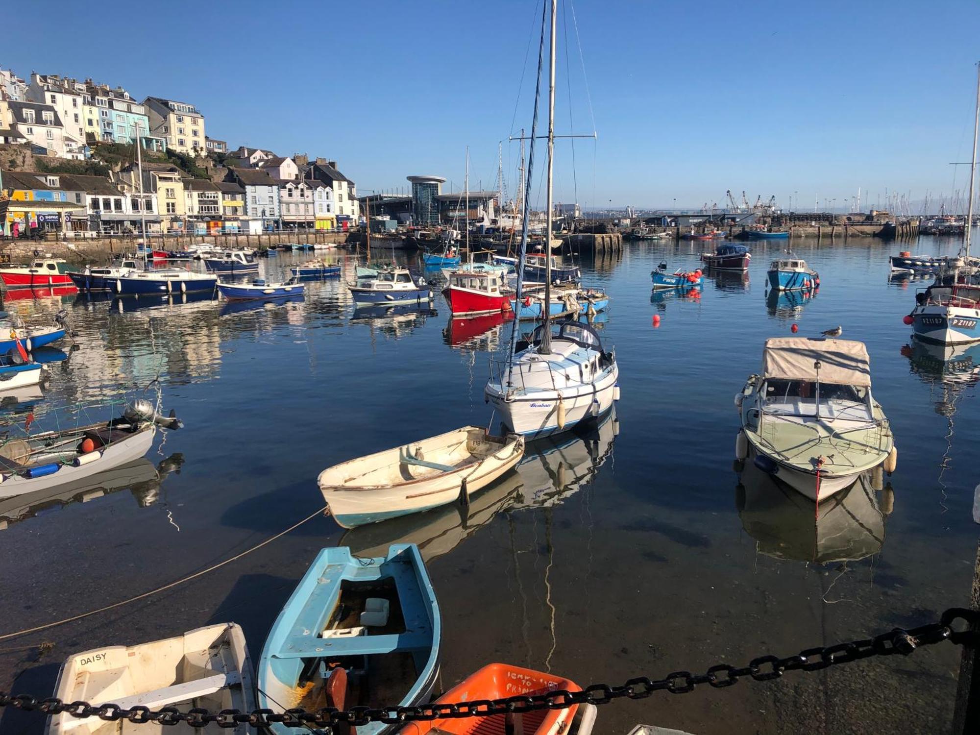 Captain'S Nook, Luxurious Victorian Apartment With Four Poster Bed And Private Parking Only 8 Minutes Walk To The Historic Harbour Brixham Extérieur photo