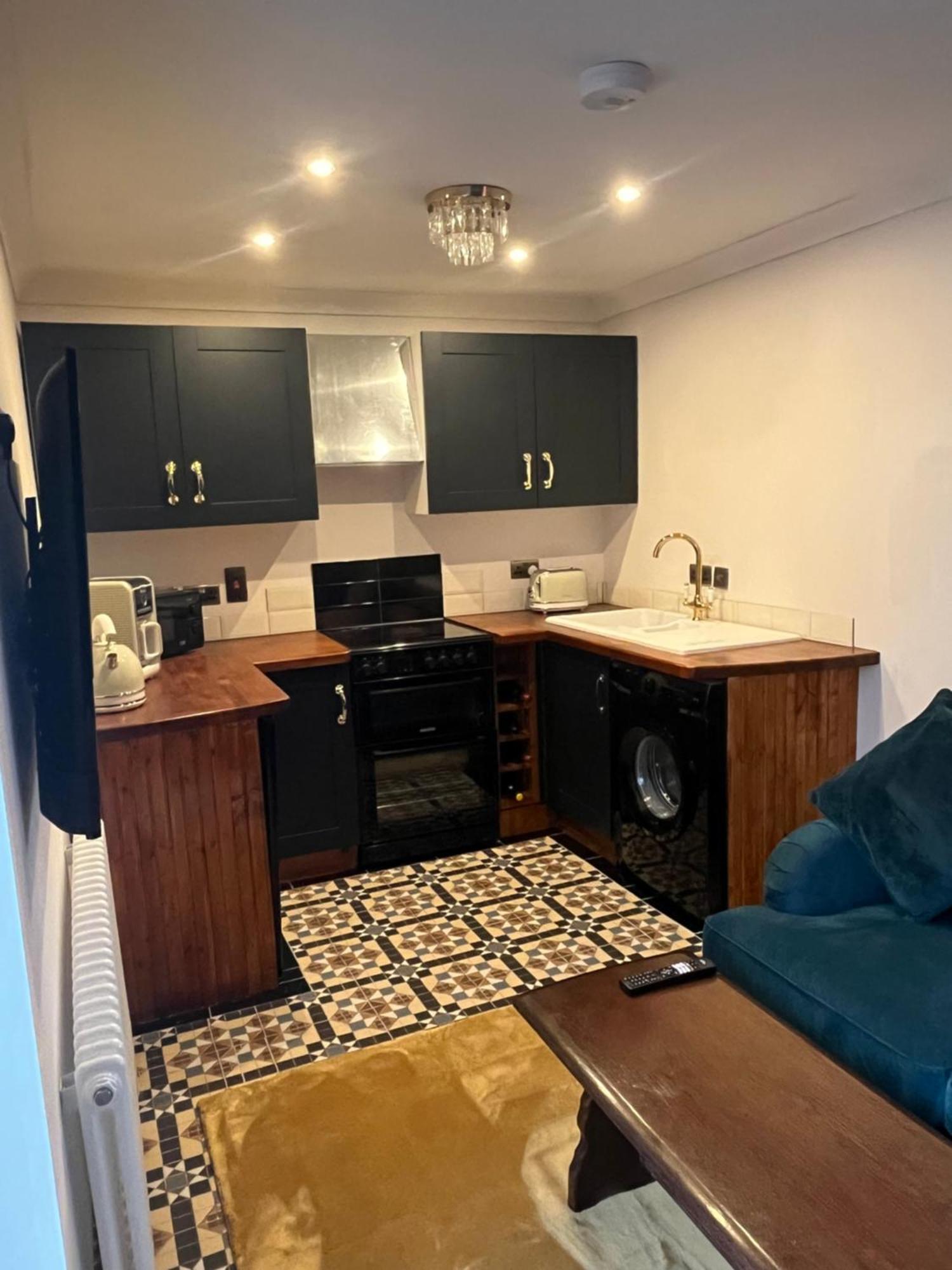 Captain'S Nook, Luxurious Victorian Apartment With Four Poster Bed And Private Parking Only 8 Minutes Walk To The Historic Harbour Brixham Extérieur photo