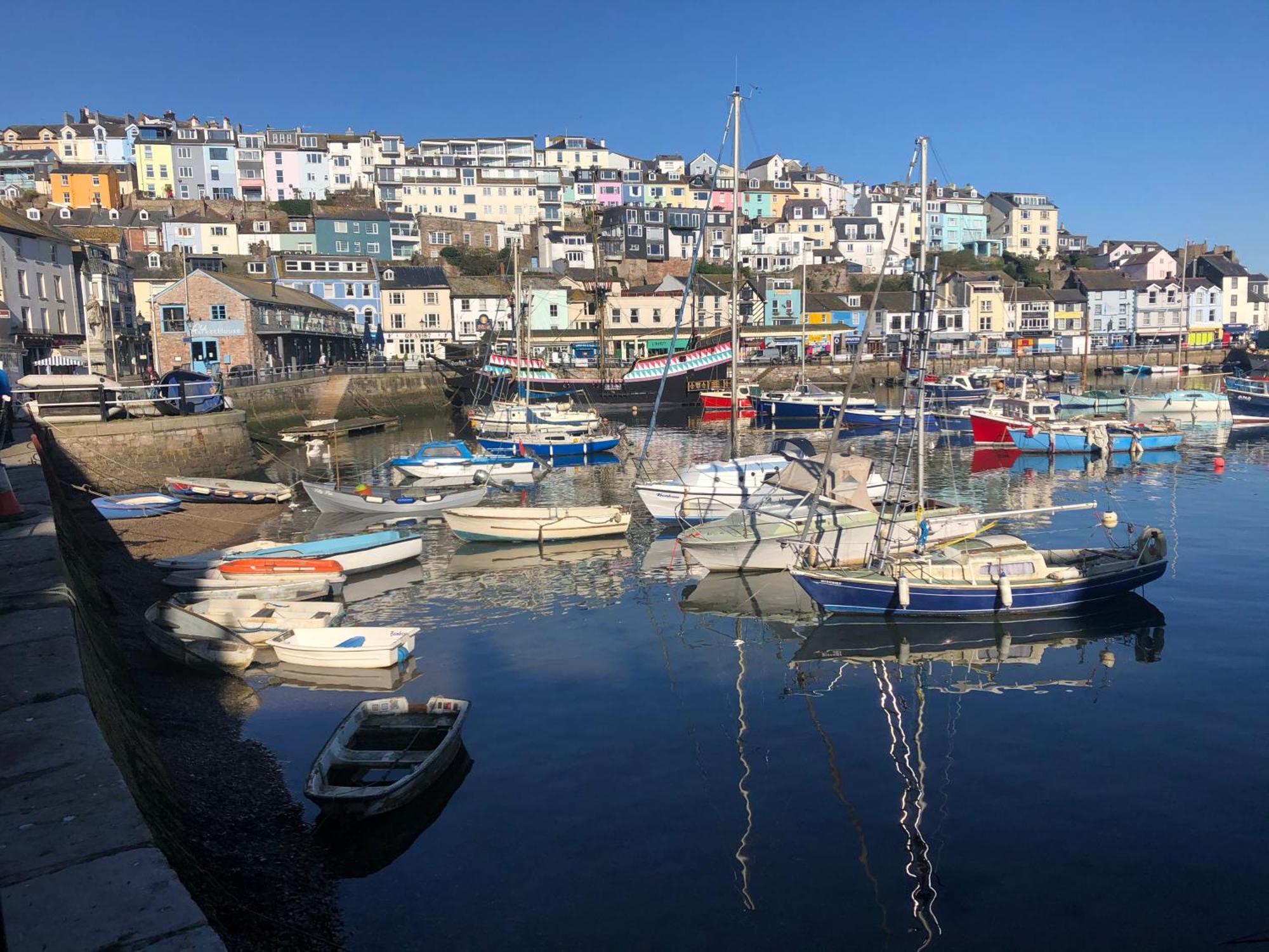 Captain'S Nook, Luxurious Victorian Apartment With Four Poster Bed And Private Parking Only 8 Minutes Walk To The Historic Harbour Brixham Extérieur photo