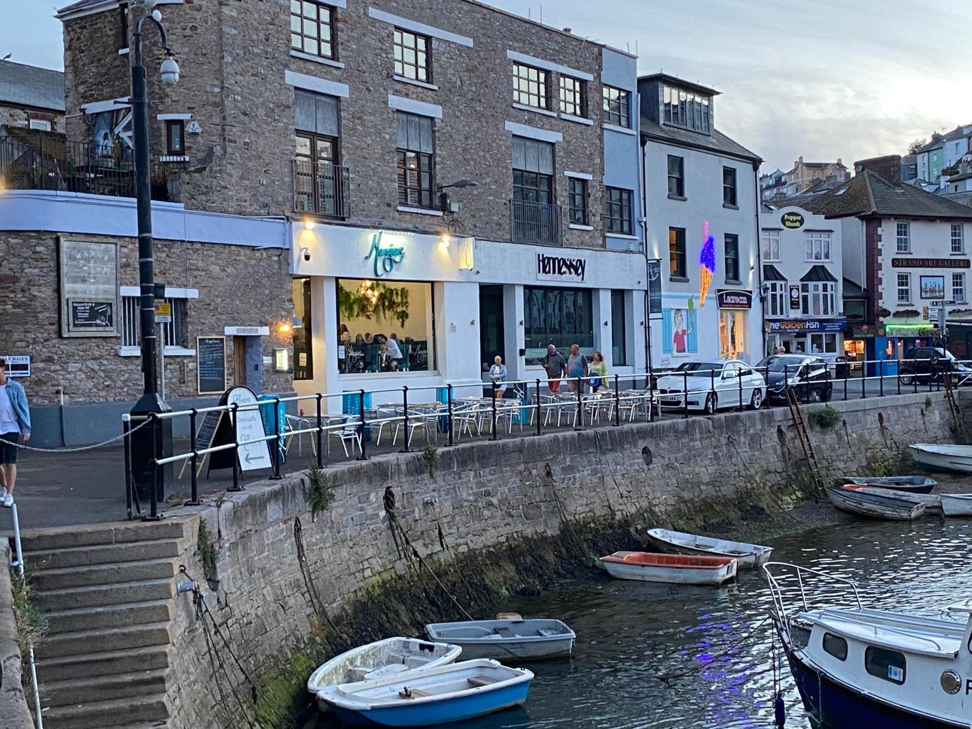 Captain'S Nook, Luxurious Victorian Apartment With Four Poster Bed And Private Parking Only 8 Minutes Walk To The Historic Harbour Brixham Extérieur photo