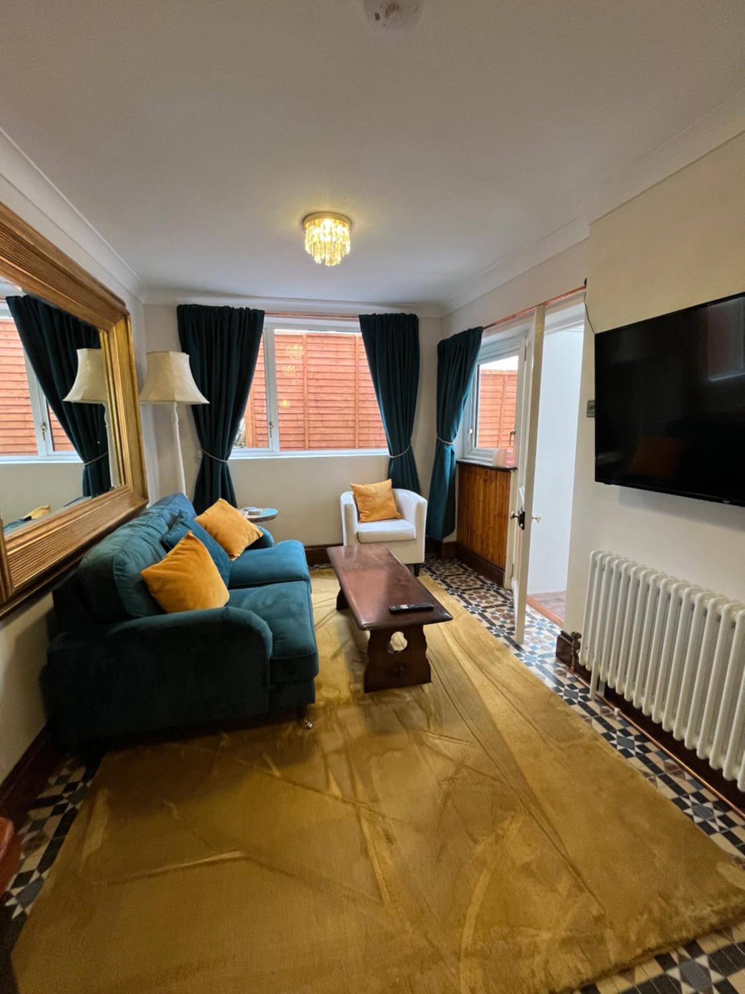 Captain'S Nook, Luxurious Victorian Apartment With Four Poster Bed And Private Parking Only 8 Minutes Walk To The Historic Harbour Brixham Extérieur photo