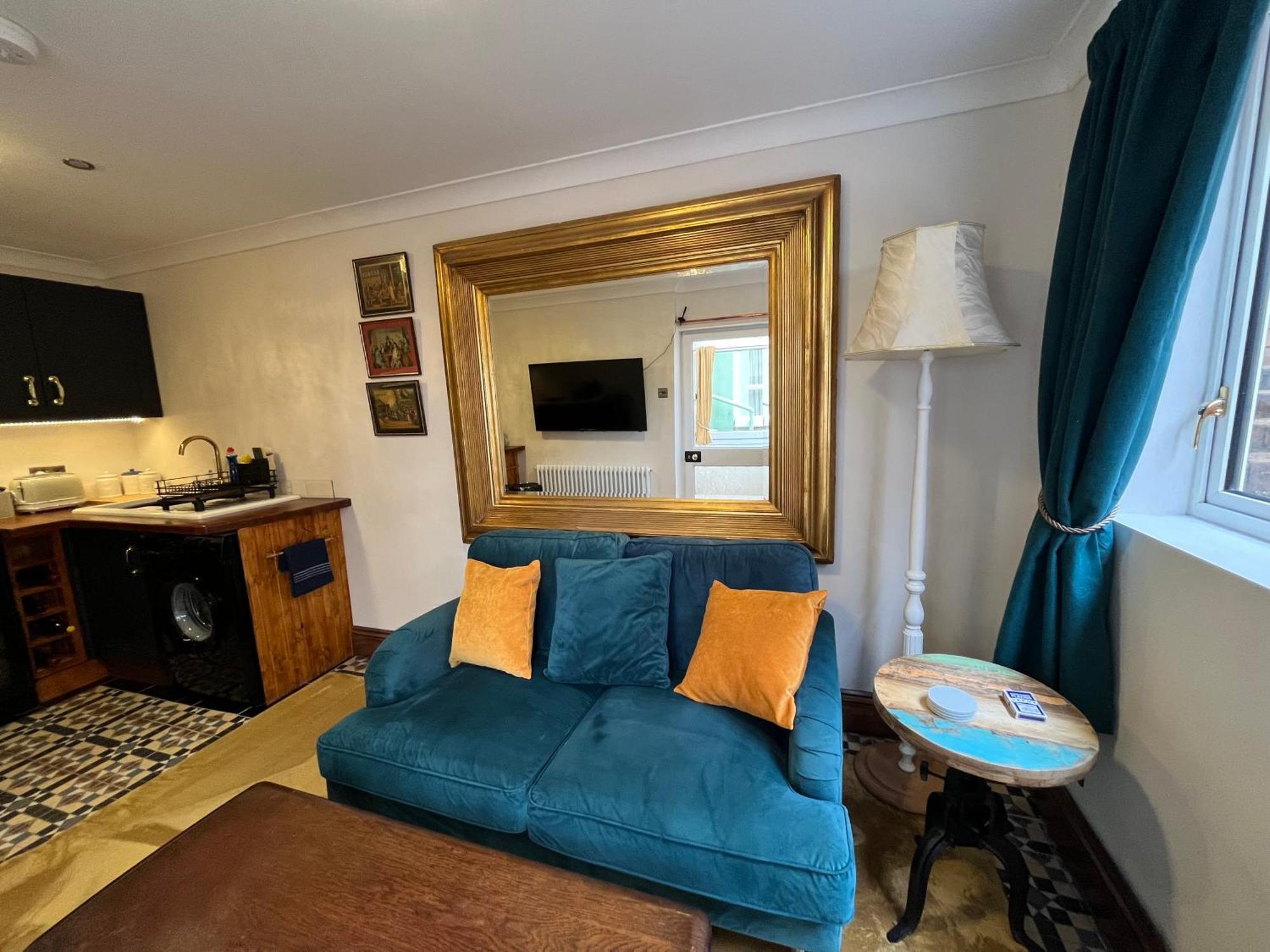 Captain'S Nook, Luxurious Victorian Apartment With Four Poster Bed And Private Parking Only 8 Minutes Walk To The Historic Harbour Brixham Extérieur photo