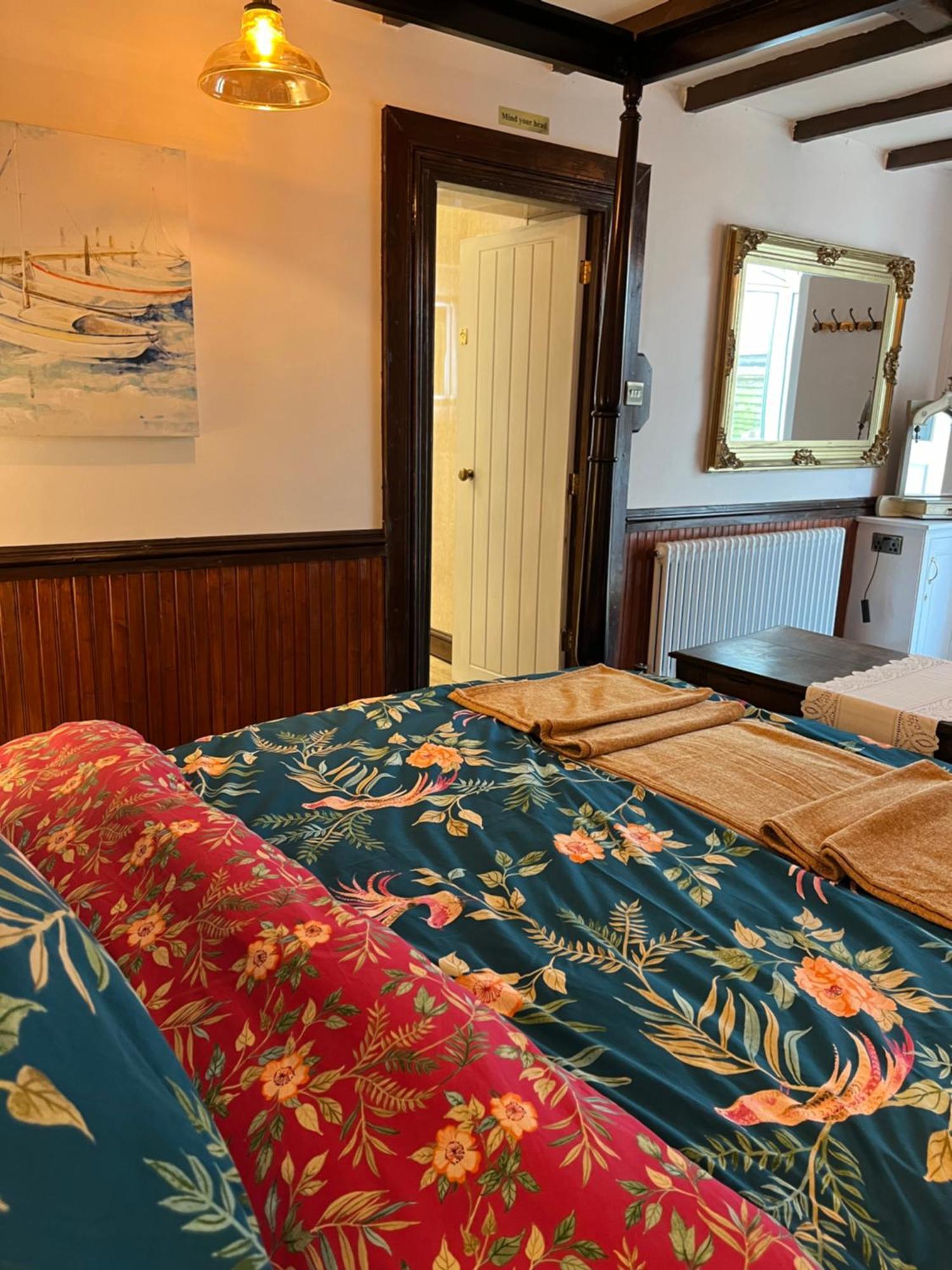 Captain'S Nook, Luxurious Victorian Apartment With Four Poster Bed And Private Parking Only 8 Minutes Walk To The Historic Harbour Brixham Extérieur photo