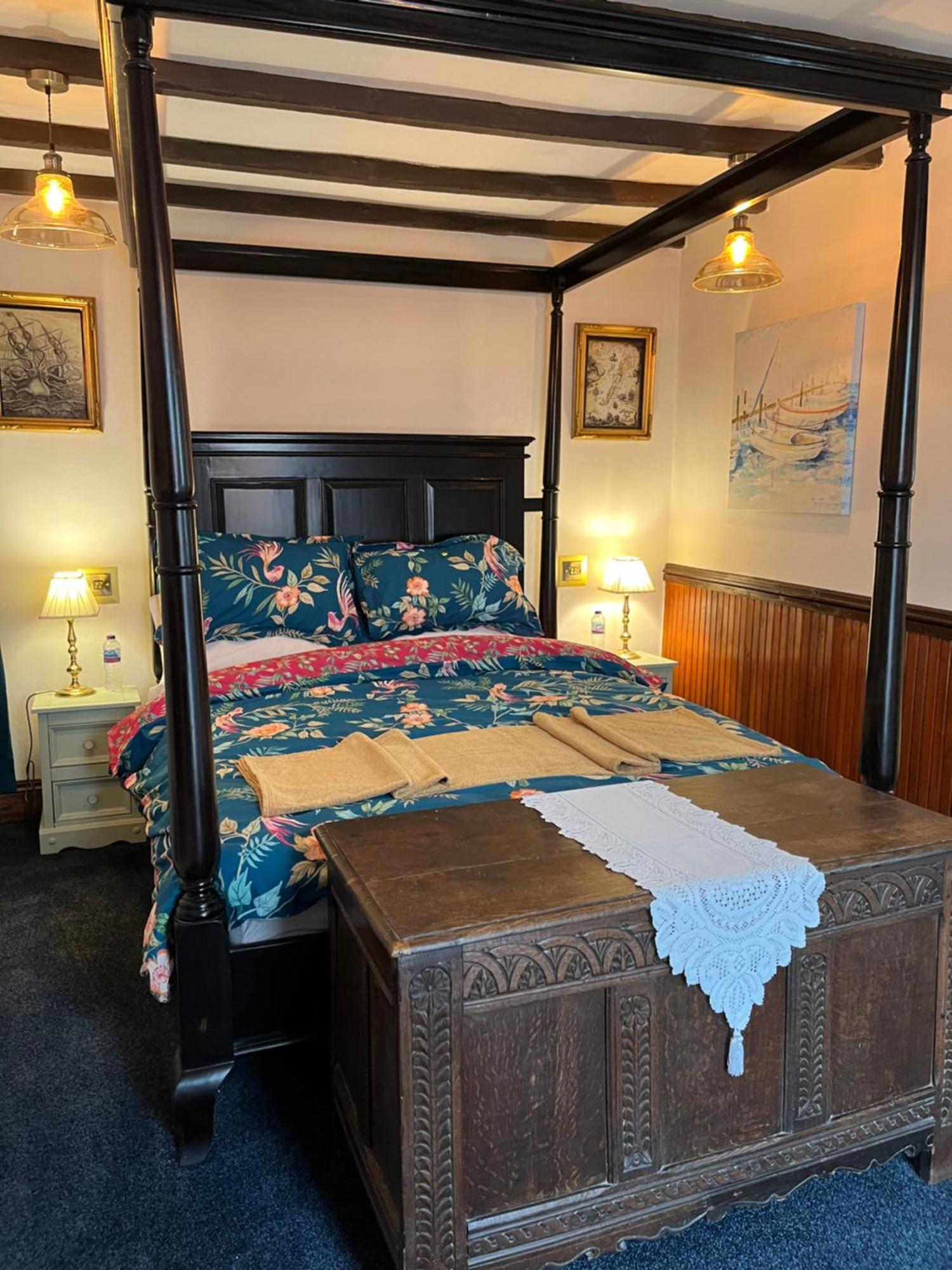 Captain'S Nook, Luxurious Victorian Apartment With Four Poster Bed And Private Parking Only 8 Minutes Walk To The Historic Harbour Brixham Extérieur photo