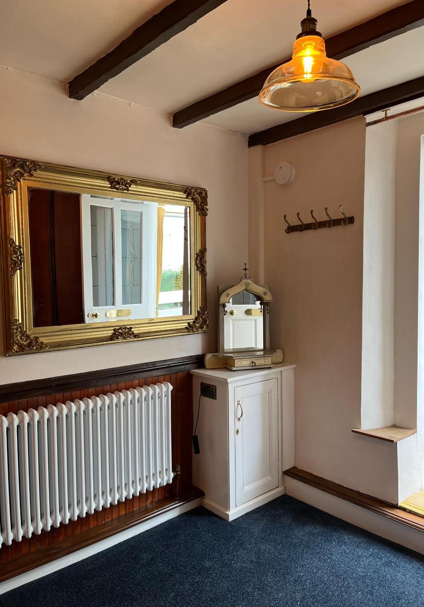 Captain'S Nook, Luxurious Victorian Apartment With Four Poster Bed And Private Parking Only 8 Minutes Walk To The Historic Harbour Brixham Extérieur photo