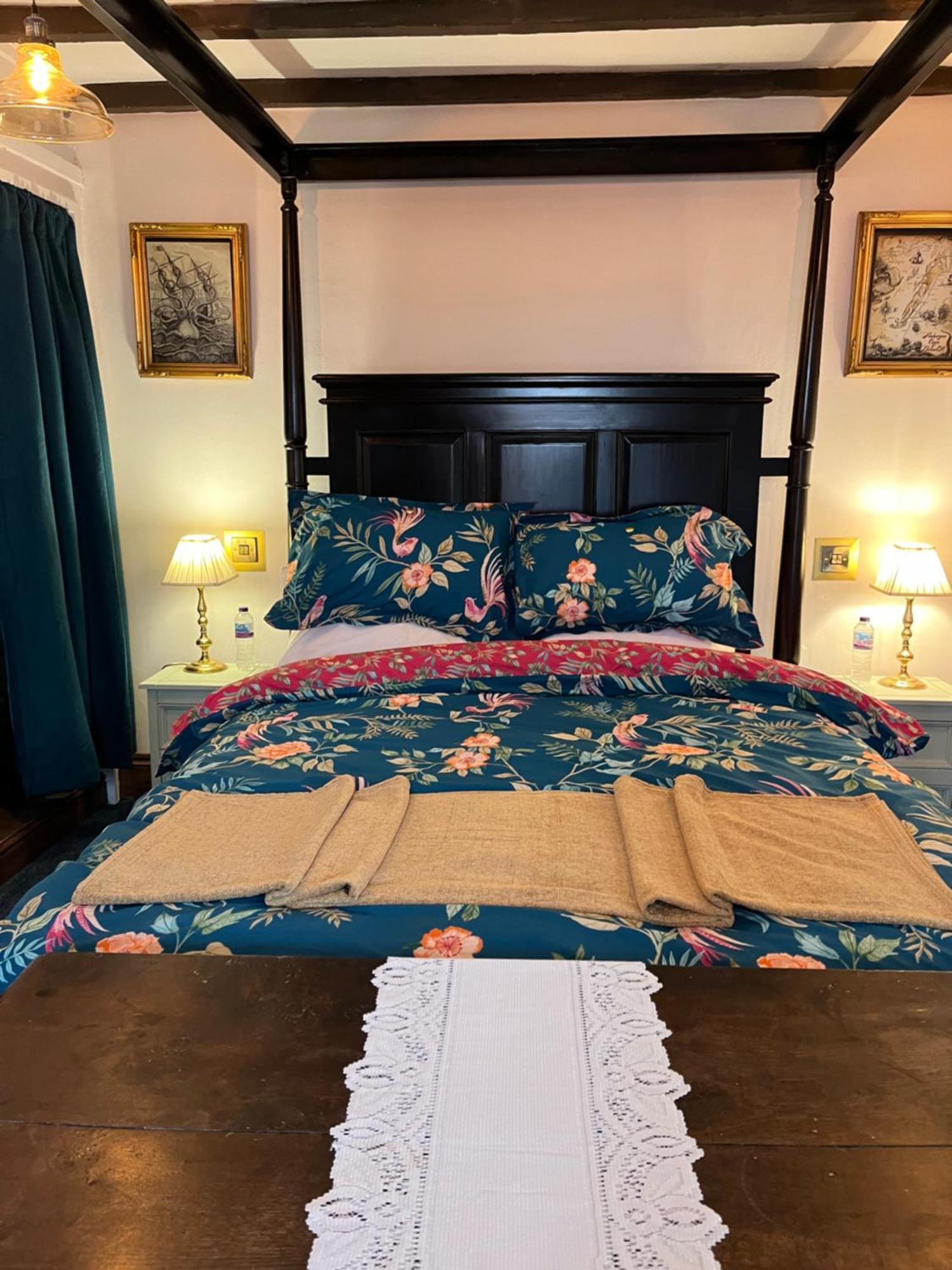 Captain'S Nook, Luxurious Victorian Apartment With Four Poster Bed And Private Parking Only 8 Minutes Walk To The Historic Harbour Brixham Extérieur photo