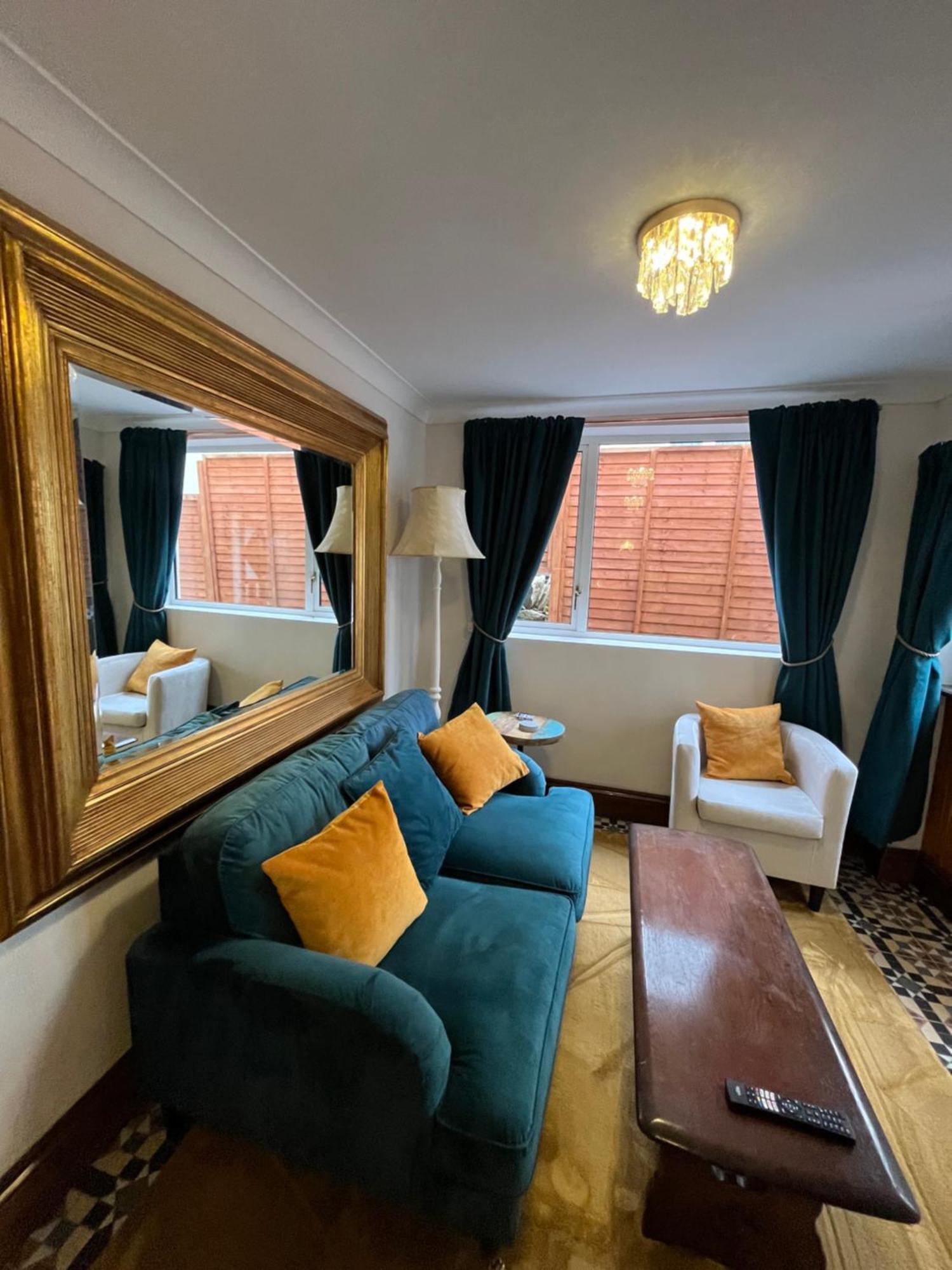 Captain'S Nook, Luxurious Victorian Apartment With Four Poster Bed And Private Parking Only 8 Minutes Walk To The Historic Harbour Brixham Extérieur photo