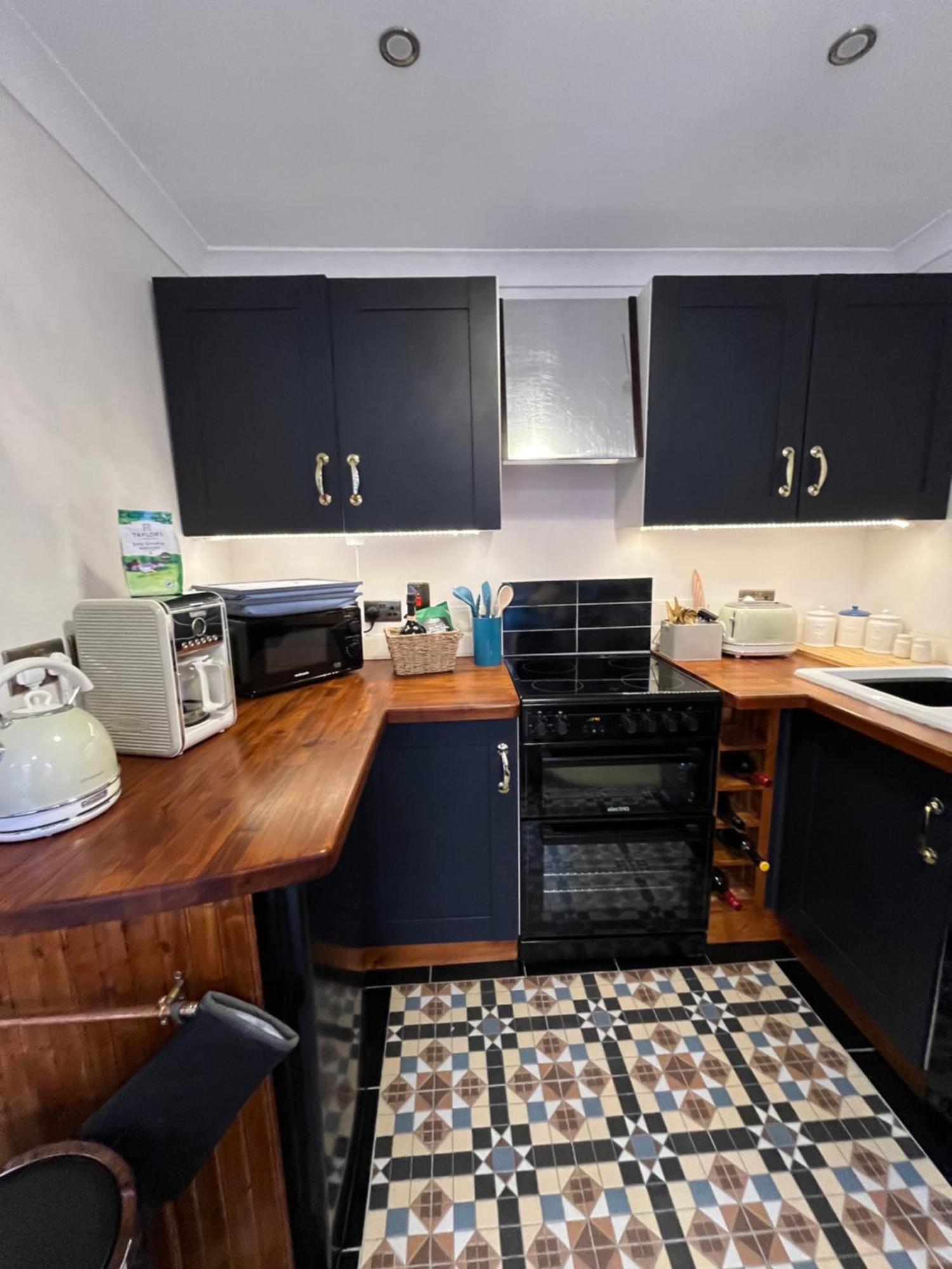 Captain'S Nook, Luxurious Victorian Apartment With Four Poster Bed And Private Parking Only 8 Minutes Walk To The Historic Harbour Brixham Extérieur photo