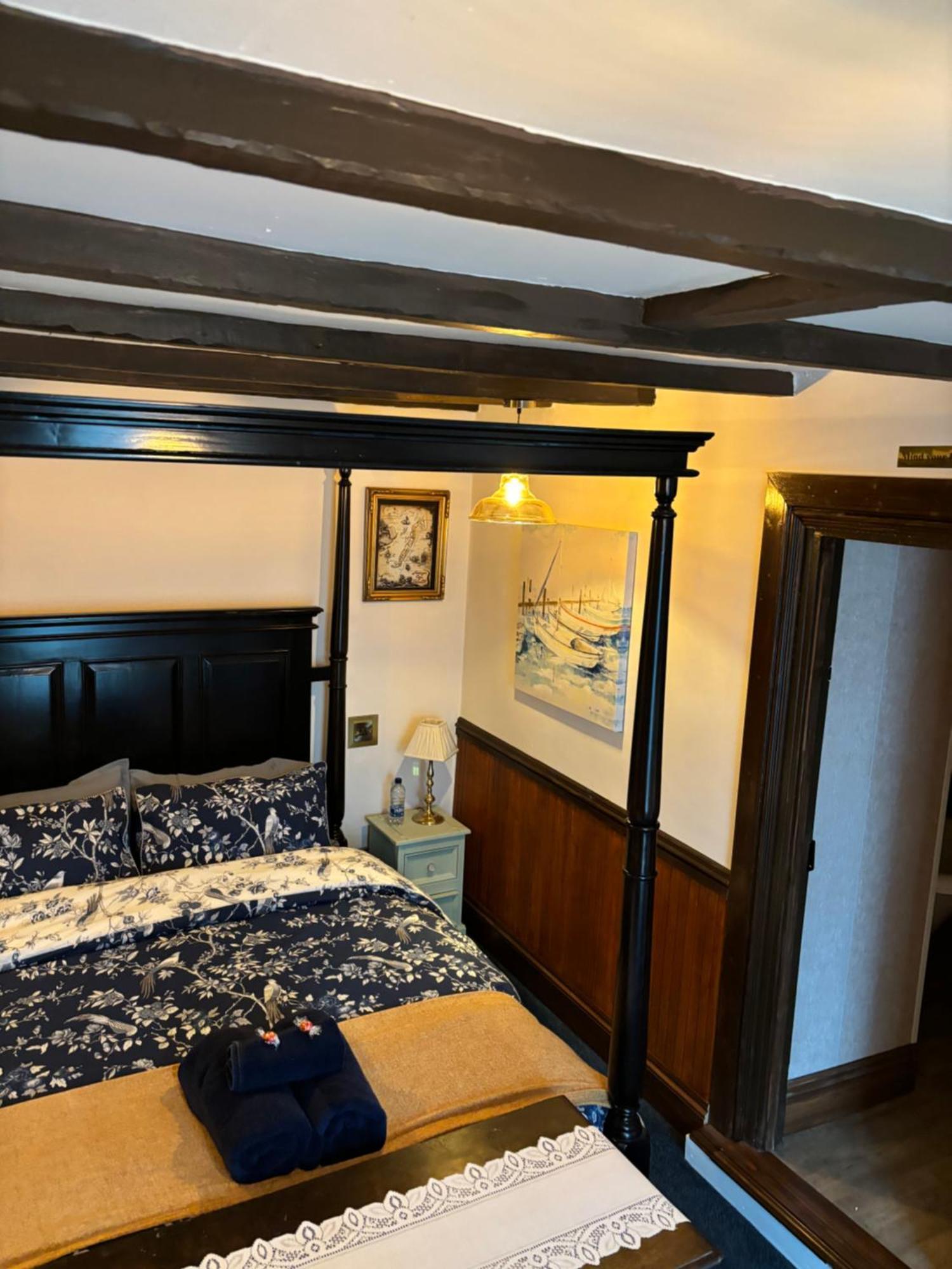 Captain'S Nook, Luxurious Victorian Apartment With Four Poster Bed And Private Parking Only 8 Minutes Walk To The Historic Harbour Brixham Extérieur photo