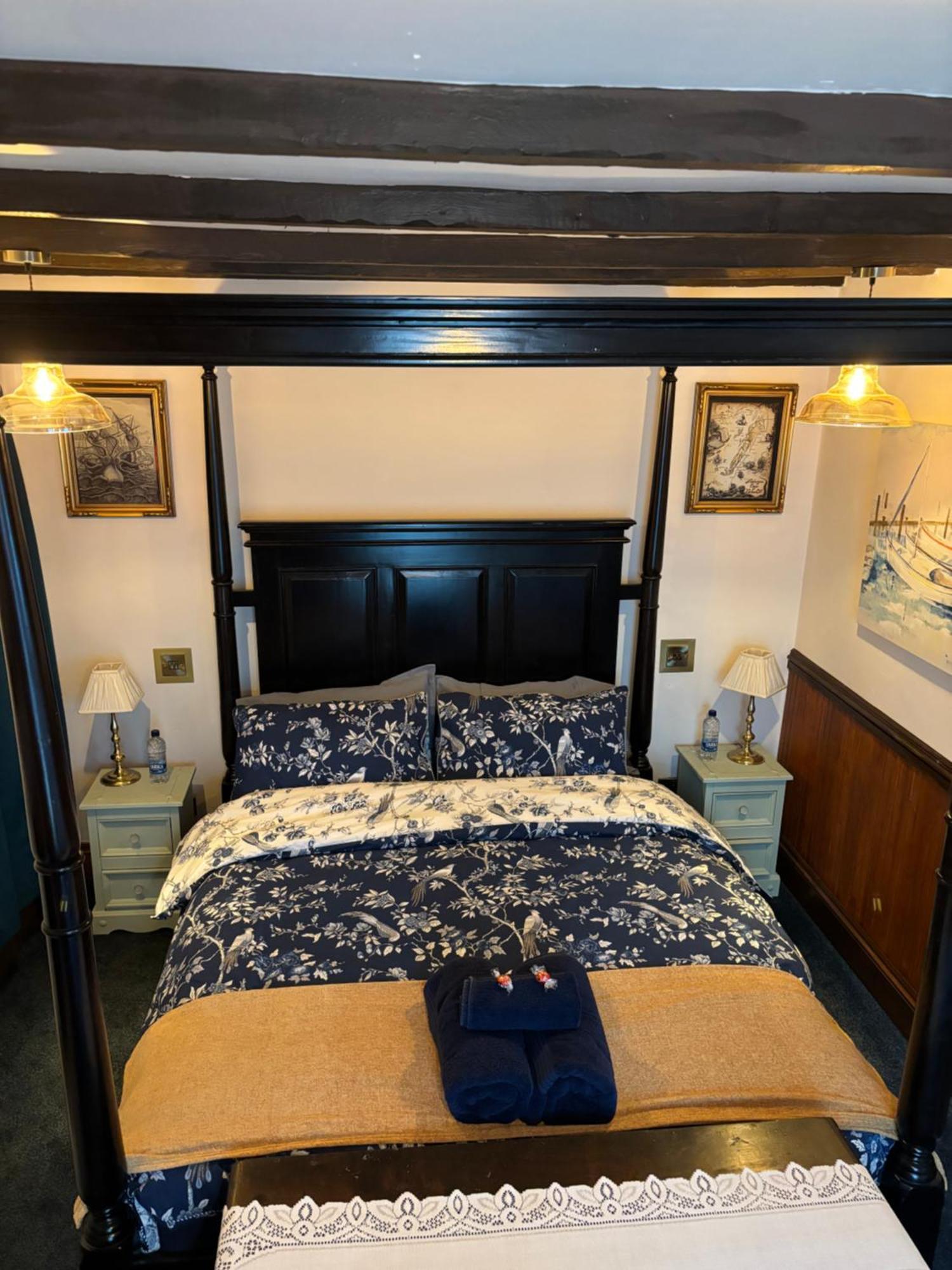 Captain'S Nook, Luxurious Victorian Apartment With Four Poster Bed And Private Parking Only 8 Minutes Walk To The Historic Harbour Brixham Extérieur photo